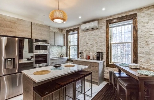 Ocean Hill Apartamento | 3 Freshly Renovated Flats 1 House!