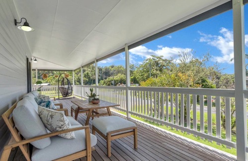 Repton Casa | 3 Galahs - Sleeps 8 Luxe Riverside Retreat