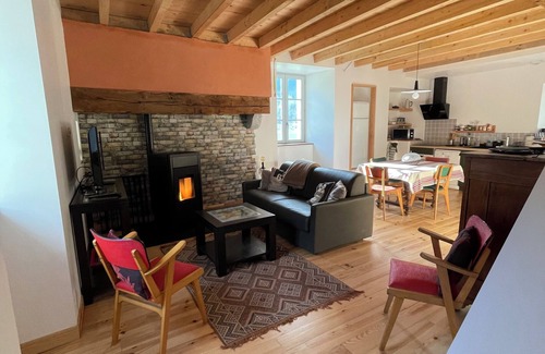 Beost Casa | 3* gîte "La maison Salanave" with garden and SPA Ossau valley mountain view