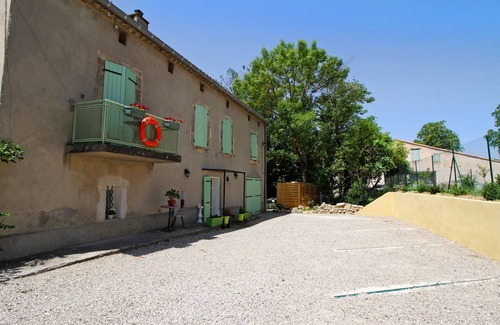 Castelnaudary Casa | 3*** gite on the banks of the Canal du Midi, private parking and enclosed grounds