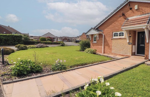 Moresby Cabaña | 3 HAWK PLACE, pet friendly, with hot tub in Whitehaven