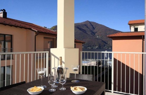 Maccagno Apartamento | Apartamento contemporáneo de 3 dormitorios con piscina, jacuzzi, WIFI