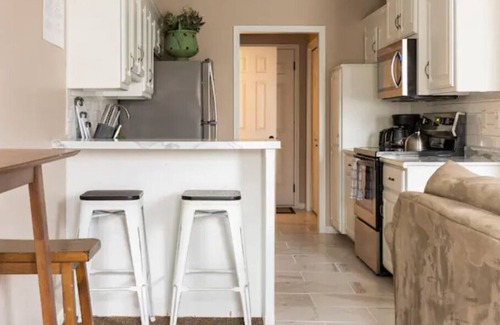 Waldron Casa | Pillow Top King Beds + BBQ Grill + Coffee & Tea