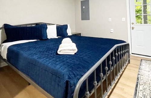 Waldron Casa | Pillow Top King Beds + BBQ Grill + Coffee & Tea