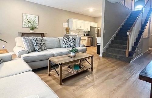 Waldron Casa | Pillow Top King Beds + BBQ Grill + Coffee & Tea