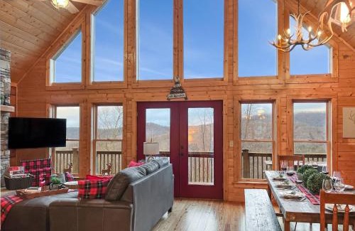 Wolf Laurel Casa | 3 Kings 4 bunks-sleeps 10-Smart TV x6-parking out front-Full Kitchen-Hot Tub