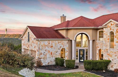 Travis Landing Casa | 3 Kings with Theater, GameRoom and BBQ just 7 mins from Marina