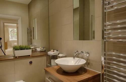 Esher Apartamento | 3 Kinnaird Court - 2 bedroom apartment