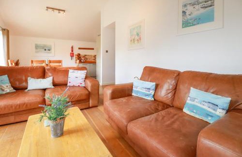 Looe Casa | 3 Lake View