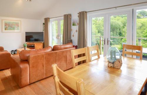 Looe Casa | 3 Lake View