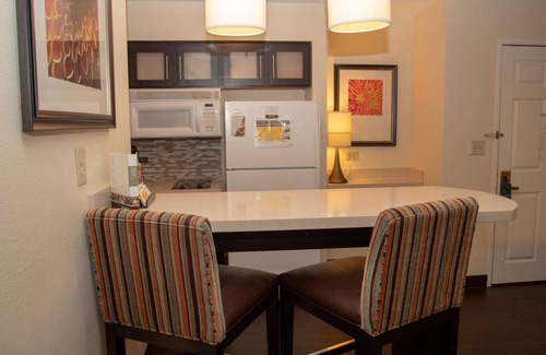 Vance Jackson Apartamento | 3 Large Suites with Private Full Kitchens! Pets are Welcome! W/ Outdoor Pool!
