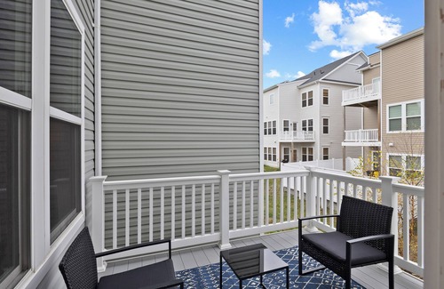 Hanover Casa | 3-Level Luxury Modern Townhome Minutes From BWI + Casino