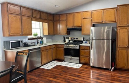 Riverdale Casa | 3-Level PetFriendly Home, Pool Table, Patio, Backyard, WiFi, Dedicated Workspace