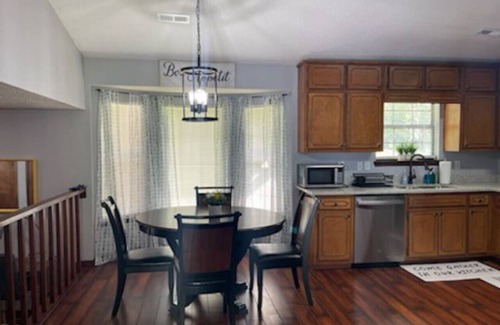 Riverdale Casa | 3-Level PetFriendly Home, Pool Table, Patio, Backyard, WiFi, Dedicated Workspace