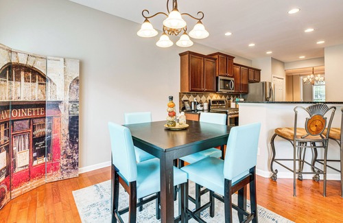Milton Casa | 3 Mi to Avalon: Townhome w/ Balcony in Alpharetta!
