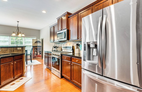 Milton Casa | 3 Mi to Avalon: Townhome w/ Balcony in Alpharetta!