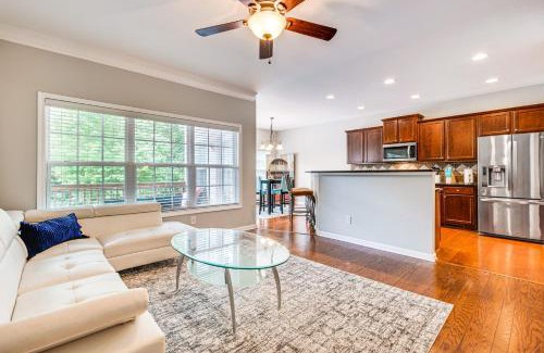 Milton Casa | 3 Mi to Avalon Townhome with Balcony in Alpharetta!
