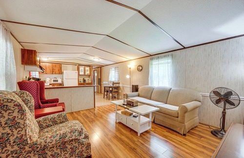 New London Casa | 3 Mi to Badin Lake: Quiet New London Retreat