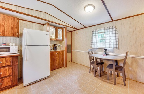 New London Casa | 3 Mi to Badin Lake: Quiet New London Retreat