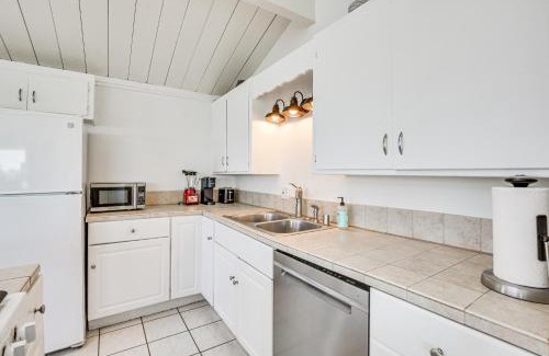 Middletown Apartamento | 3 Mi to Balboa Park Water-View Condo with Balcony