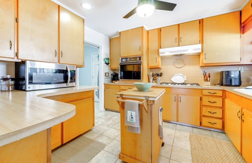 Hampstead Casa | 3 Mi to Beach: Home w/ Fire Pit in Hampstead!