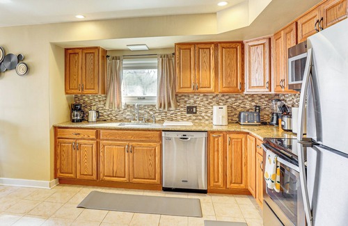 Sinking Spring Casa | 3 Mi to Berkshire Mall: Suburban Stay w/ Yard!