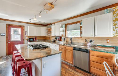 Thomas Casa | 3 Mi to Blackwater Falls Peaceful Retreat with Deck