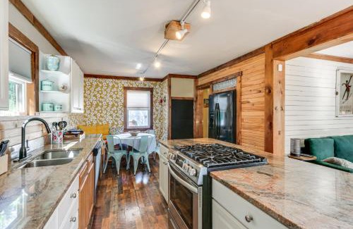 Thomas Casa | 3 Mi to Blackwater Falls Peaceful Retreat with Deck