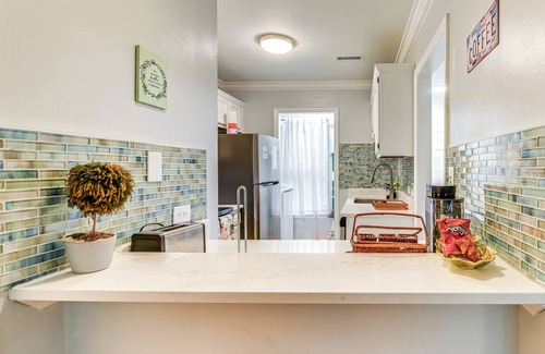 Sheffield Park Casa | 3 Mi to Bojangles Coliseum: Townhome w/ Patio!