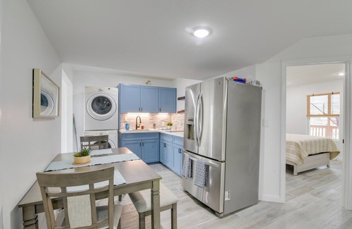 Galveston Condominio | 3 Mi to Bolivar Beach: Quiet Condo w/ Balcony