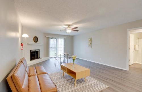 Fayetteville Casa | 3 Mi to Campus Fayetteville Home with Hot Tub!