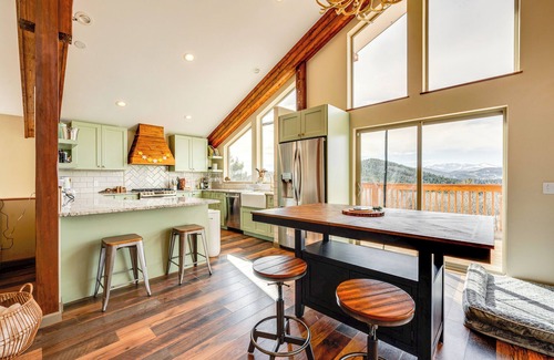 Black Hawk Cabina | 3 Mi to Casinos: Cabin w/ Stables in Black Hawk!