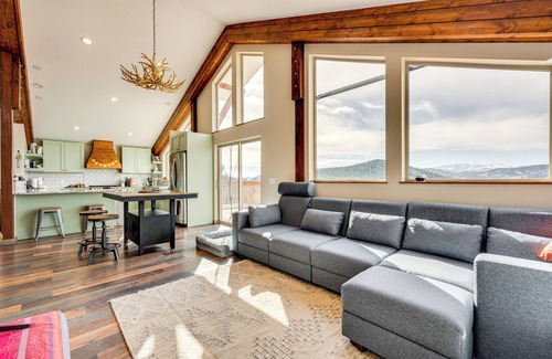 Black Hawk Cabina | 3 Mi to Casinos: Cabin w/ Stables in Black Hawk!