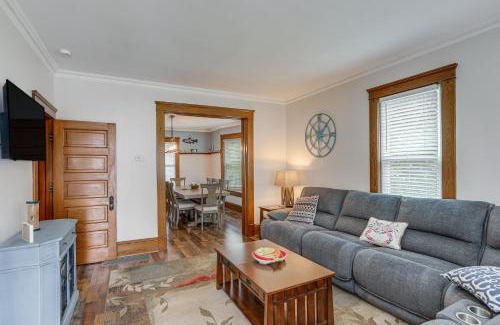 Sandusky Casa | 3 Mi to Cedar Point Sunny Sandusky Home with Yard