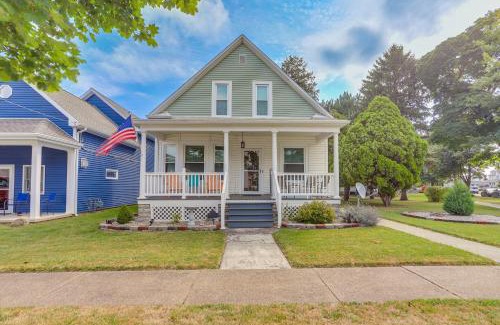 Sandusky Casa | 3 Mi to Cedar Point Sunny Sandusky Home with Yard