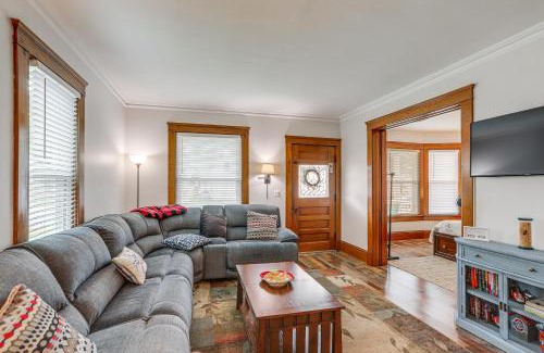 Sandusky Casa | 3 Mi to Cedar Point Sunny Sandusky Home with Yard