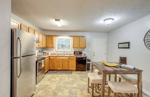 Morristown Casa | 3 Mi to Cherokee Reservoir: ‘Blue Haven Bungalow’
