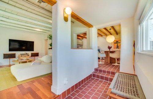 Southside Apartamento | 3 Mi to Downtown - Condo with Hot Tub in Santa Fe!