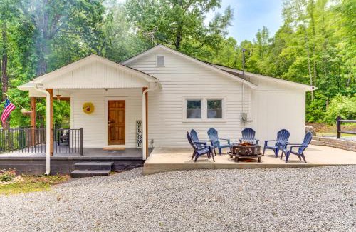 Forest City Casa | 3 Mi to Downtown Home with Fire Pit in Forest City