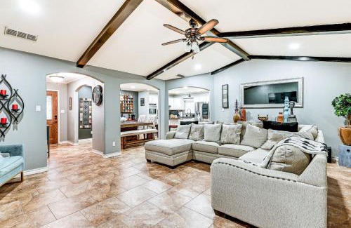 McAllen Casa | 3 Mi to Downtown McAllen Quiet Home with Pool