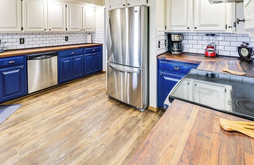 Roswell Casa | 3 Mi to Downtown Roswell: Home w/Patio + Yard