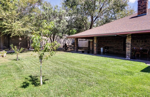 Roswell Casa | 3 Mi to Downtown Roswell: Home w/Patio + Yard