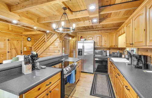 Screamer Mountain Cabina | 3 Mi to Dtwn Clayton: Cabin w/ Trail Access!