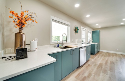 Terrace Heights Casa | 3 Mi to Dtwn: Family Home w/ Garden & EV Charger