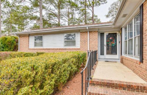 Terry Sanford Casa | 3 Mi to Dtwn Fayetteville Home with Pool Table