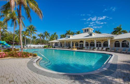 Moody River Estates Apartamento | 3 Mi to Dtwn Fort Myers Condo with Pool and Hot Tub