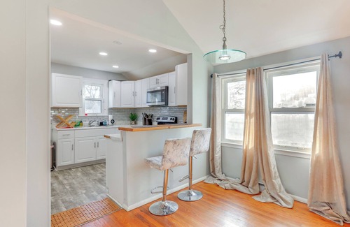 Newark Casa | 3 Mi to Dtwn: Home w/ Yard in Newark