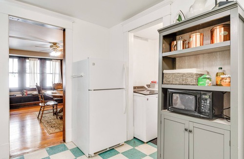 Near Eastside Apartamento | 3 Mi to Dtwn Indy: 20th-Century Apt w/Fenced Yard