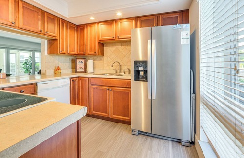 East Naples Condominio | 3 Mi to Dtwn: Naples Condo w/Access to 9 Pools!