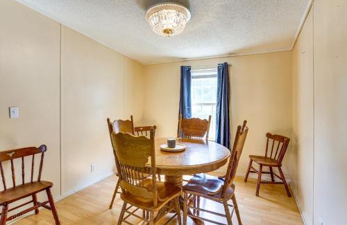 Paris Casa | 3 Mi to Dtwn Pet-Friendly Farm Retreat in Paris!
